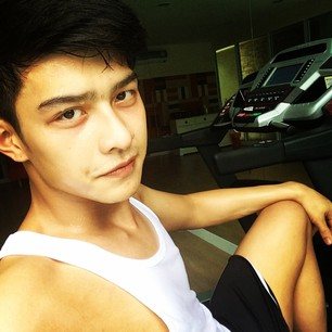 โหน ธนากร