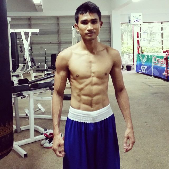 นักมวยหล่อเข้ม