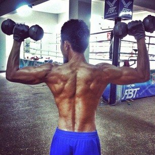 นักมวยหล่อเข้ม