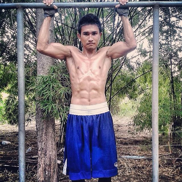 นักมวยหล่อเข้ม