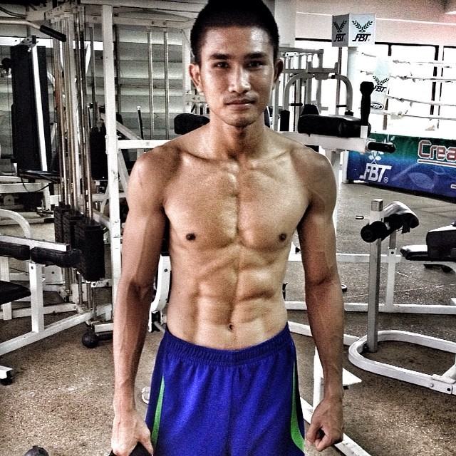 นักมวยหล่อเข้ม