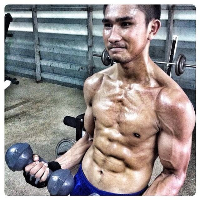 นักมวยหล่อเข้ม