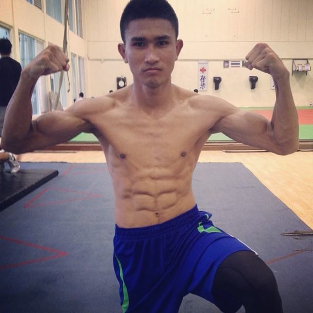 นักมวยหล่อเข้ม