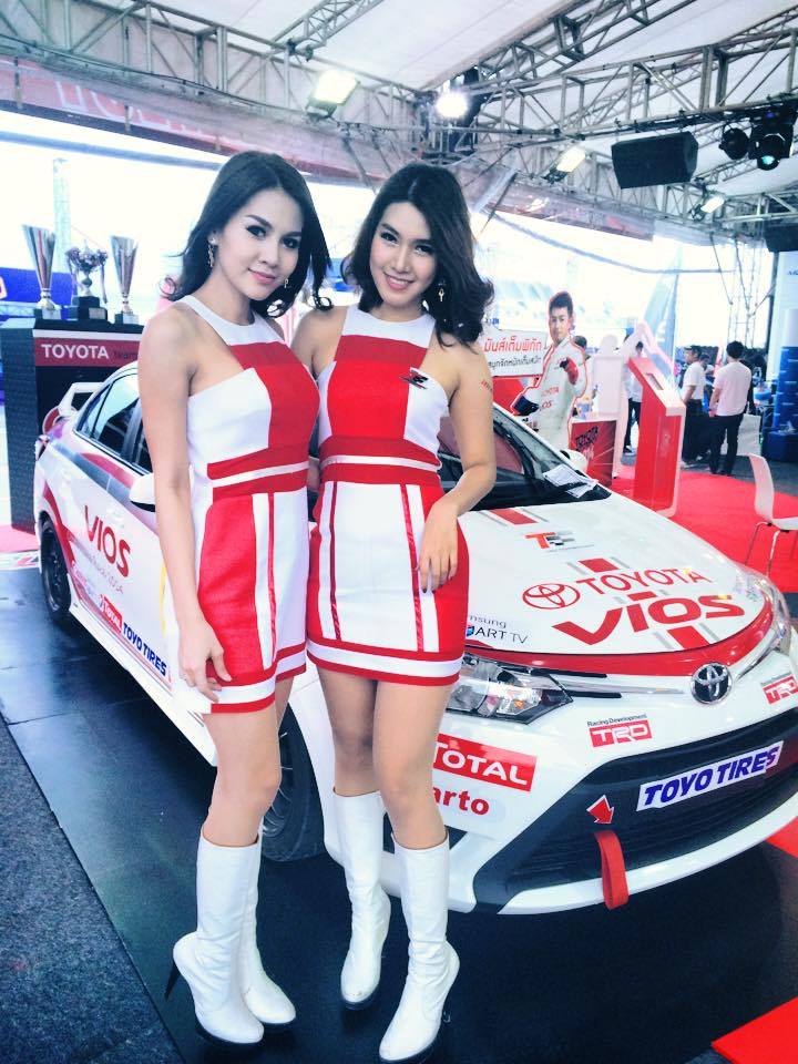 สาวๆเรซควีนญี่ปุ่นปะทะพริ๊ตตี้สาวไทยในงานบุรีรัมย์มอเตอร์โชว์