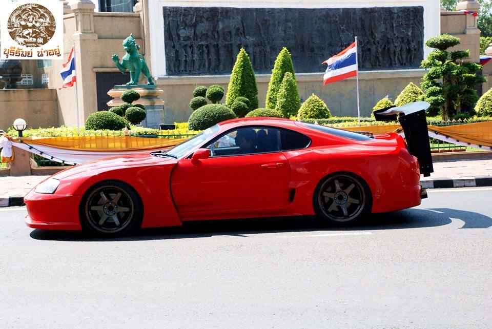 เหล่าไฮโซและคนดังยกทัพยลโฉมสนามแข่งรถที่บุรีรัมย์