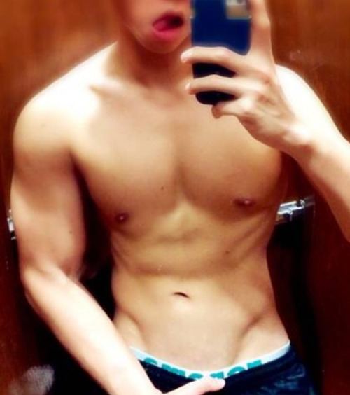 กิ๊กอยู่ในตู้ ชู้อยู่ใต้เตียง แฟนเก่าอยู่นอกระเบียง คนเลี้ยงกำลังจะมา
