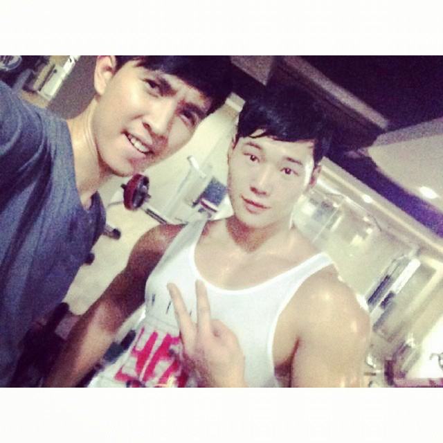 กิ๊กอยู่ในตู้ ชู้อยู่ใต้เตียง แฟนเก่าอยู่นอกระเบียง คนเลี้ยงกำลังจะมา