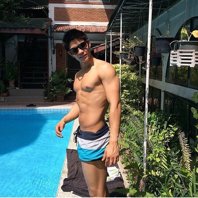 กิ๊กอยู่ในตู้ ชู้อยู่ใต้เตียง แฟนเก่าอยู่นอกระเบียง คนเลี้ยงกำลังจะมา