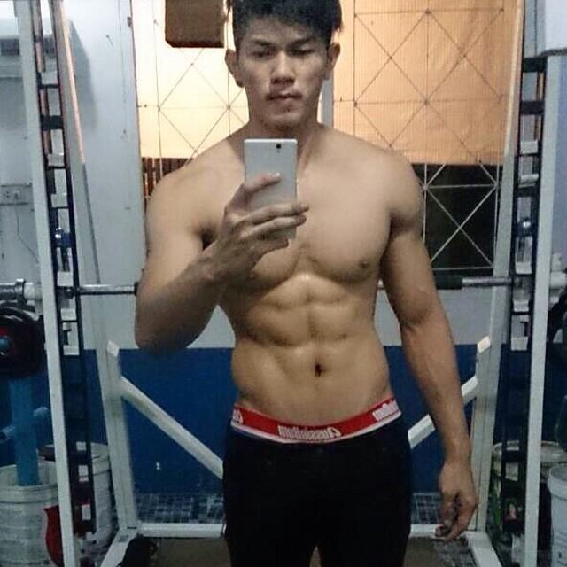 กิ๊กอยู่ในตู้ ชู้อยู่ใต้เตียง แฟนเก่าอยู่นอกระเบียง คนเลี้ยงกำลังจะมา
