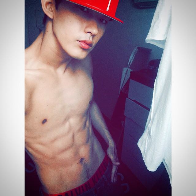 กิ๊กอยู่ในตู้ ชู้อยู่ใต้เตียง แฟนเก่าอยู่นอกระเบียง คนเลี้ยงกำลังจะมา