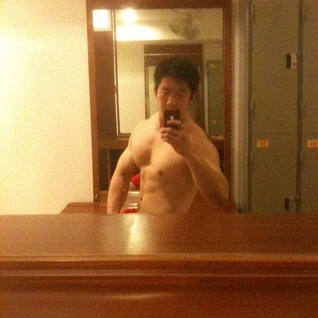กิ๊กอยู่ในตู้ ชู้อยู่ใต้เตียง แฟนเก่าอยู่นอกระเบียง คนเลี้ยงกำลังจะมา