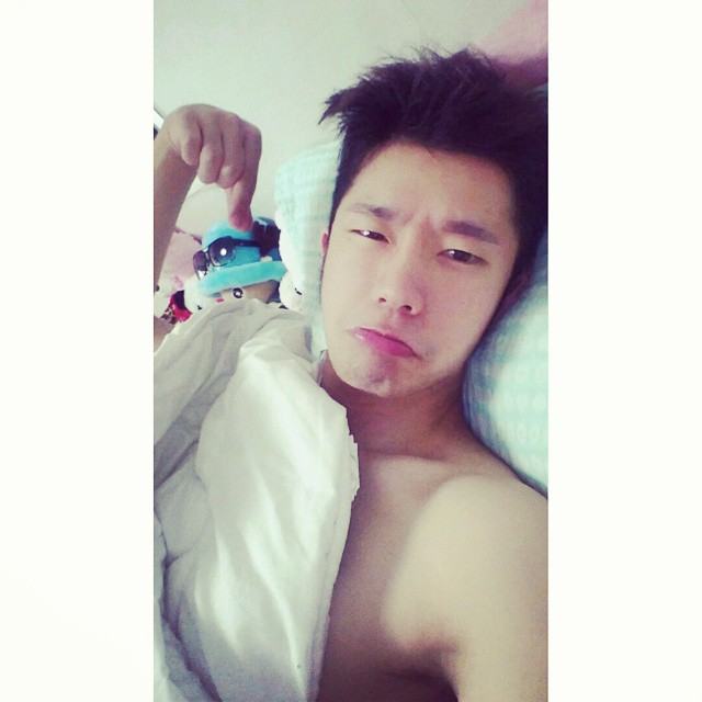 กิ๊กอยู่ในตู้ ชู้อยู่ใต้เตียง แฟนเก่าอยู่นอกระเบียง คนเลี้ยงกำลังจะมา