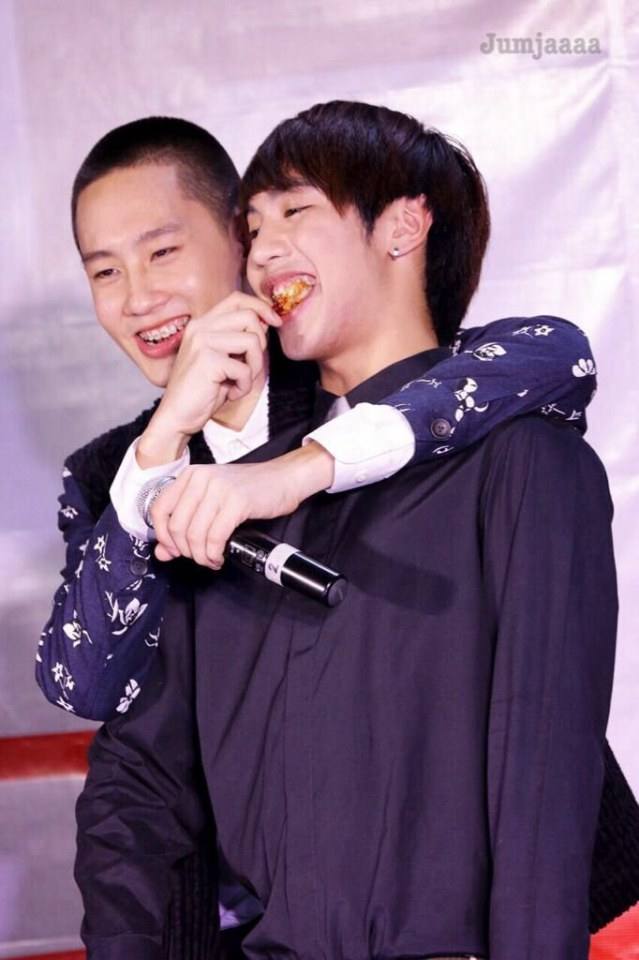 สองงานรวมกัน ไวท์กัปตันน่ารักมาก