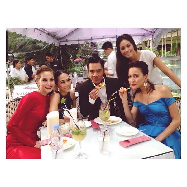 คู่จิ้น__อ๋อม-ขวัญ @งานเดินแบบการกุศล