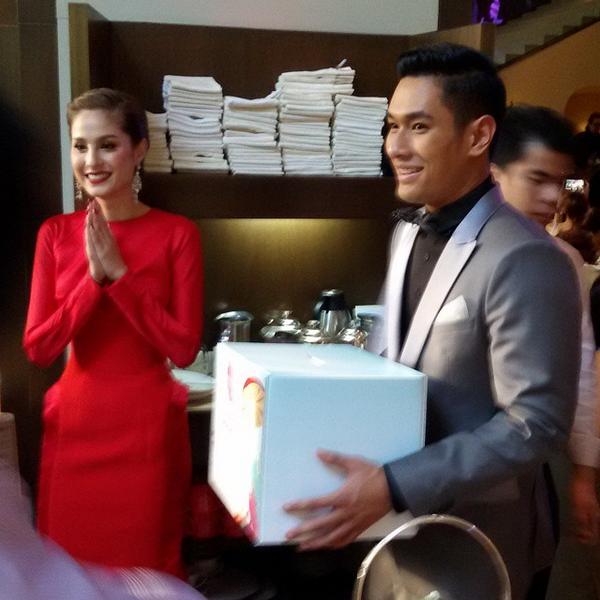 คู่จิ้น__อ๋อม-ขวัญ @งานเดินแบบการกุศล