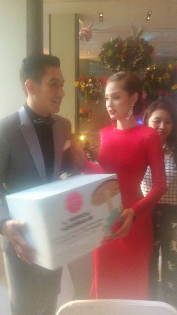 คู่จิ้น__อ๋อม-ขวัญ @งานเดินแบบการกุศล