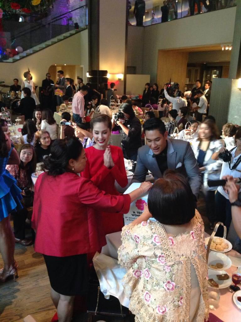 คู่จิ้น__อ๋อม-ขวัญ @งานเดินแบบการกุศล