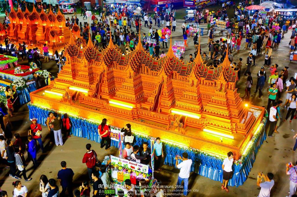 อลังการ แห่ปราสาทผึ้งสกลนคร