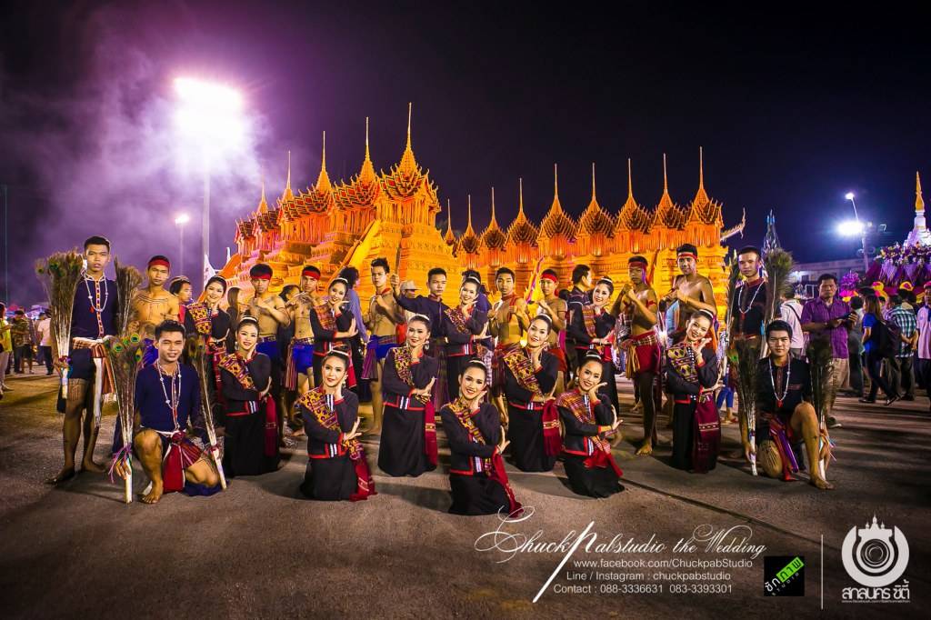 อลังการ แห่ปราสาทผึ้งสกลนคร