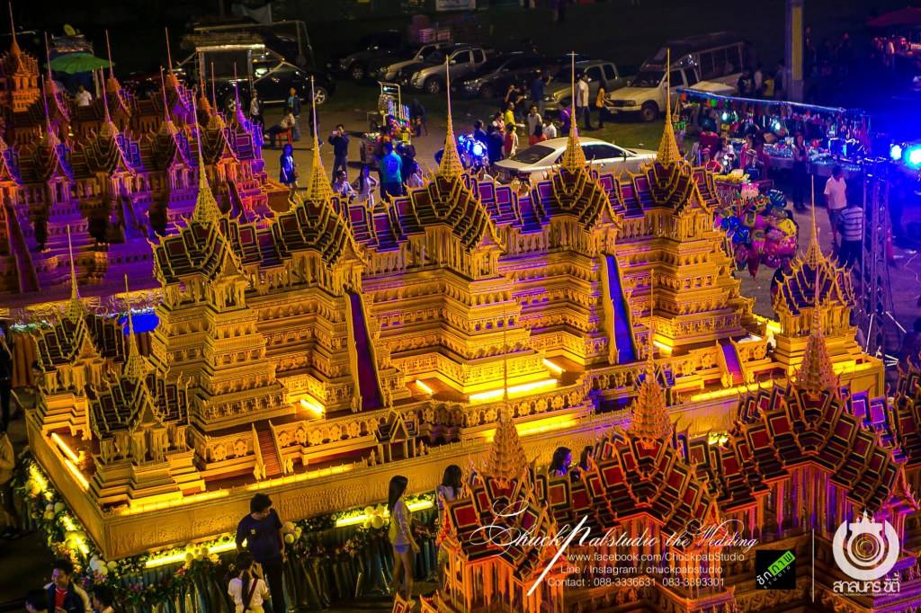 อลังการ แห่ปราสาทผึ้งสกลนคร