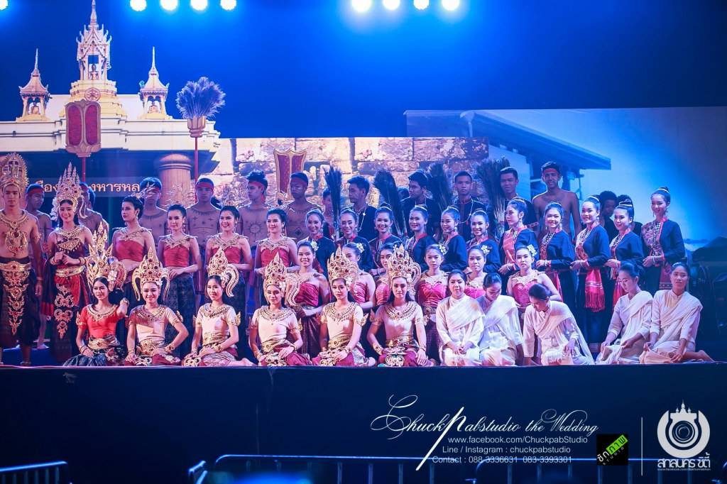 อลังการ แห่ปราสาทผึ้งสกลนคร