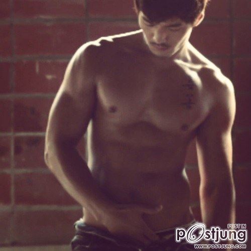 กัดหนุ่มล่ำ
