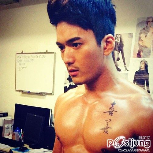 กัดหนุ่มล่ำ