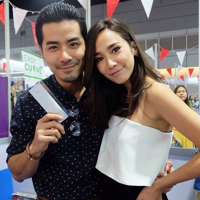 สื่อ+เเฟนคลับ รุมบูธ อั้ม พัชราภา กับธุรกิจใหม่ Aurum By Patchrapa พี่อั้มหน้าเด็กมากๆ!!