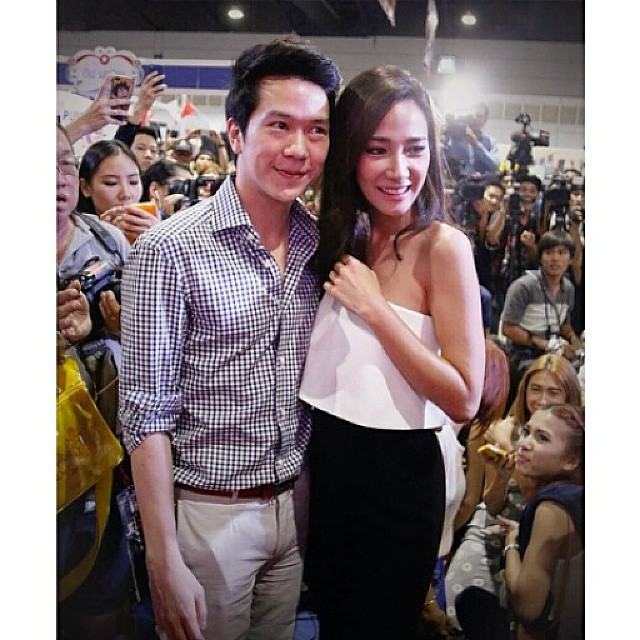 สื่อ+เเฟนคลับ รุมบูธ อั้ม พัชราภา กับธุรกิจใหม่ Aurum By Patchrapa พี่อั้มหน้าเด็กมากๆ!!