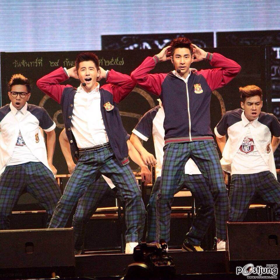 คู่จิ้นขนมครก นิค พาวิช & บิ๊ก เกียรติศักดิ์ @ Green Concert # 17