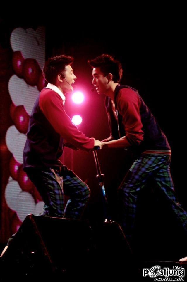 คู่จิ้นขนมครก นิค พาวิช & บิ๊ก เกียรติศักดิ์ @ Green Concert # 17