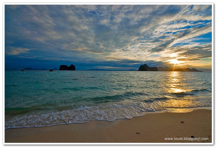 2. เกาะไหง จ.ตรัง ที่นี่เค้าว่ากันว่าขึ้นชื่อเรื่องความสวยงามของพระอาทิตย์ขึ้นยามเช้าสุดๆ