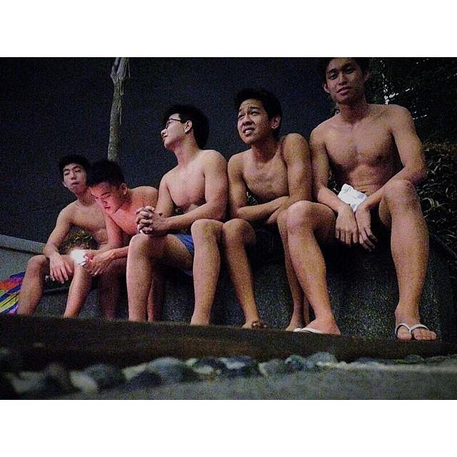 เด็กหนุ่มที่โดนเด็กผมทองบังคนใหนน้ออออ