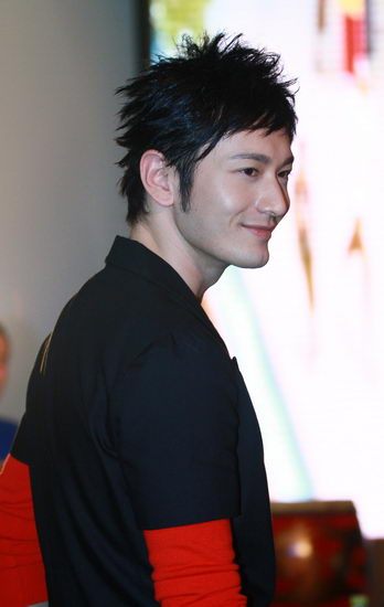 Huang Xiaoming หวง เสี่ยวหมิง พระเอกเรื่อง นางพญาผมขาว(ล่าสุด)
