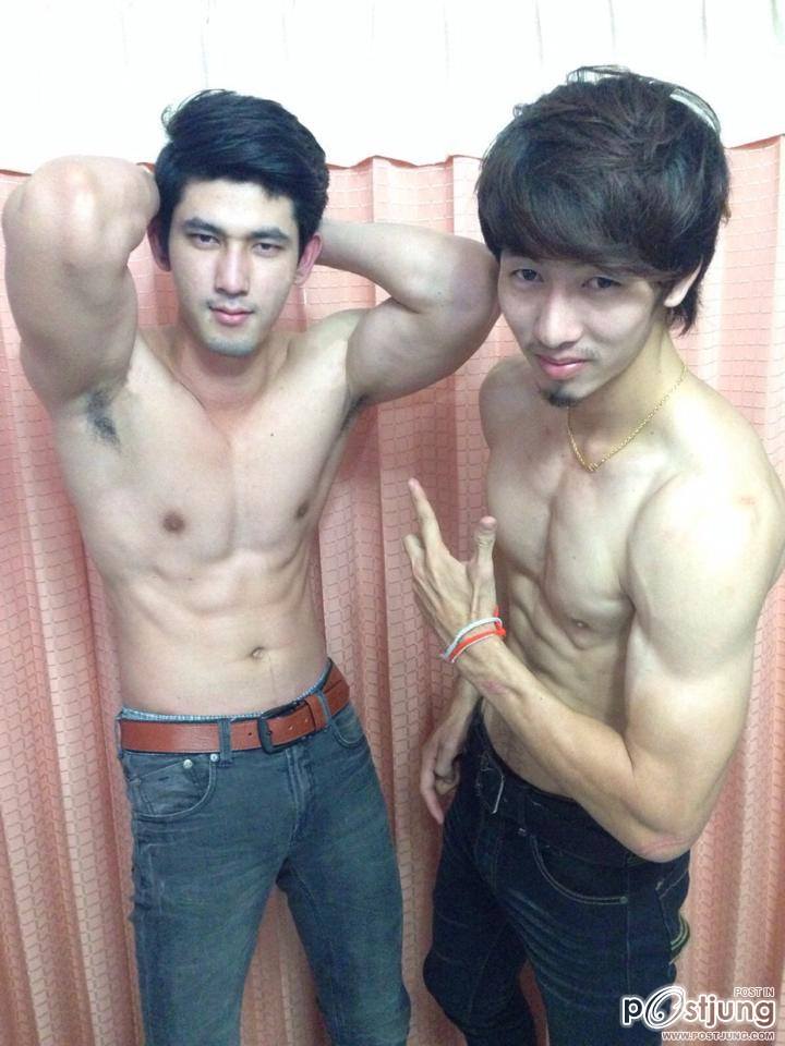 หนุ่มหล่อขอโชว์