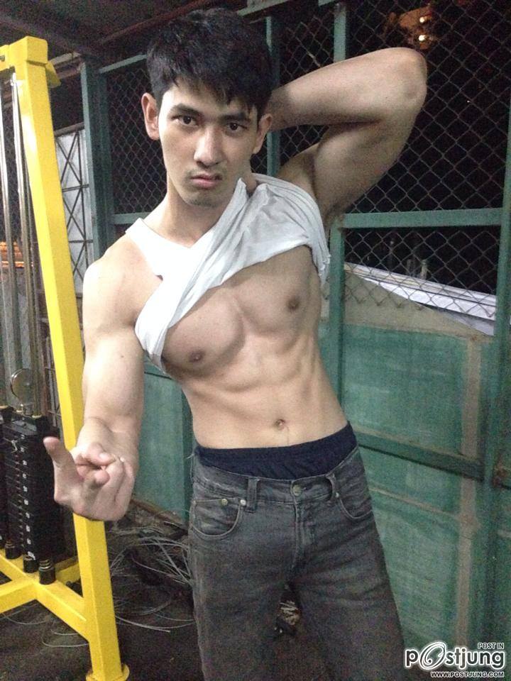 หนุ่มหล่อขอโชว์