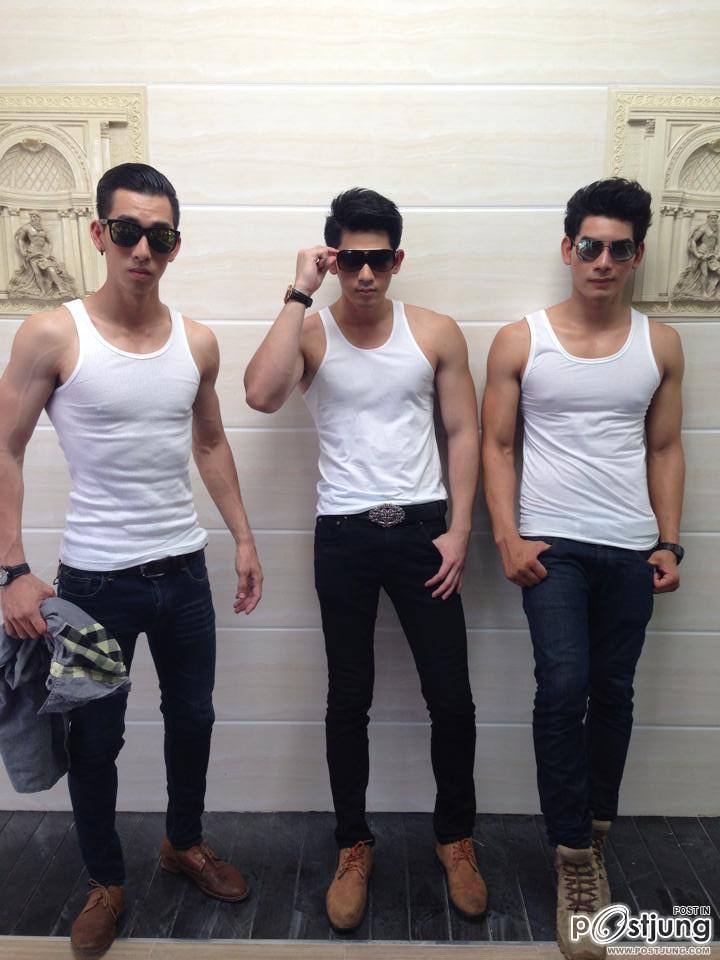 หนุ่มหล่อขอโชว์