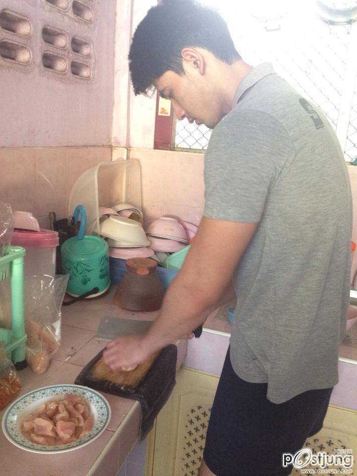 หนุ่มหล่อขอโชว์
