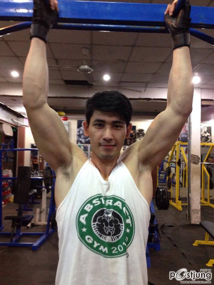 หนุ่มหล่อขอโชว์