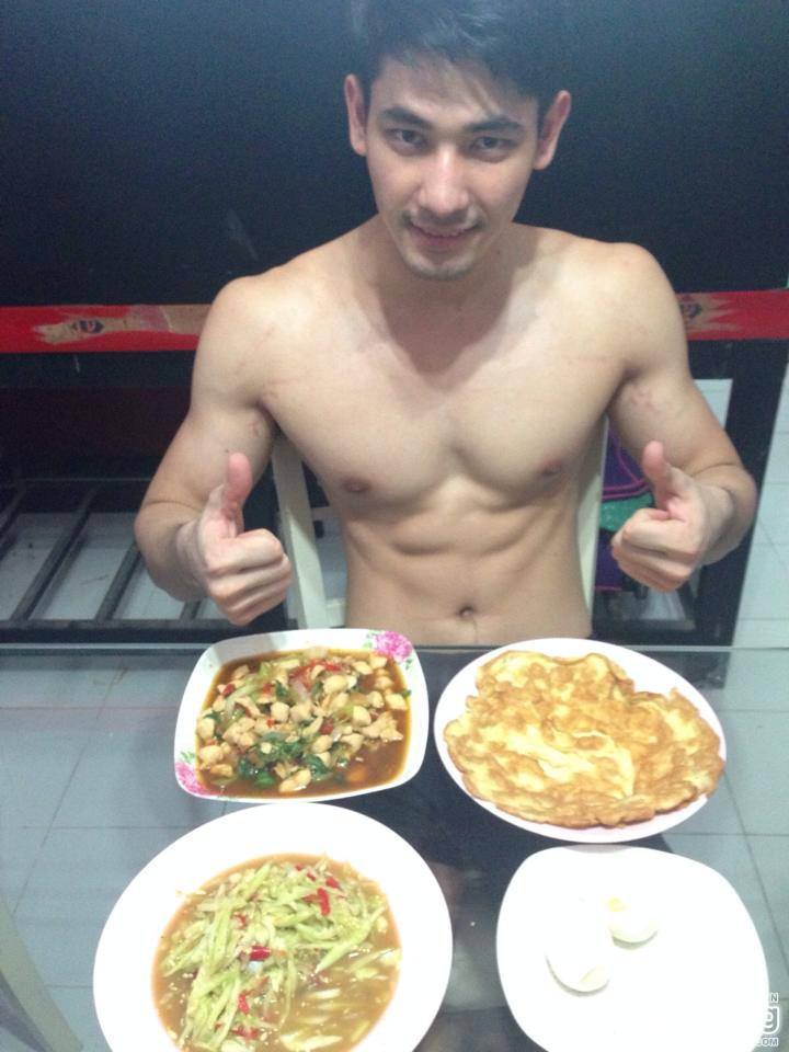 หนุ่มหล่อขอโชว์