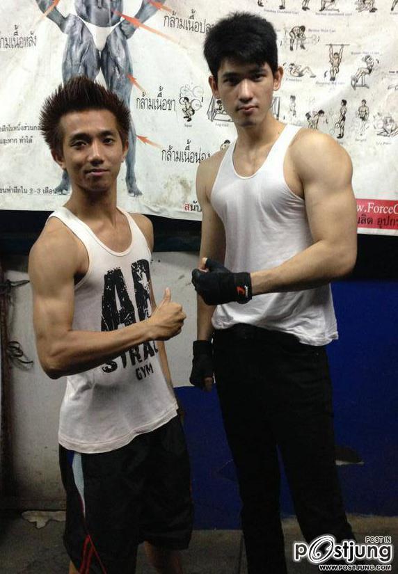 หนุ่มหล่อขอโชว์