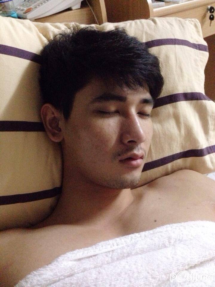 หนุ่มหล่อขอโชว์