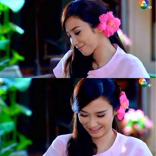 พราว-ซุปตาร์สุดฮอตหยิ่งขี้วีน VS มีน-สาวกำพร้าผู้น่าสงสาร