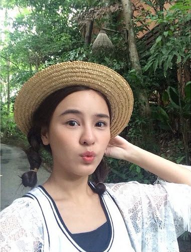 โอ้วววว!! ขาวออร่าแบบ ออม สุชาร์