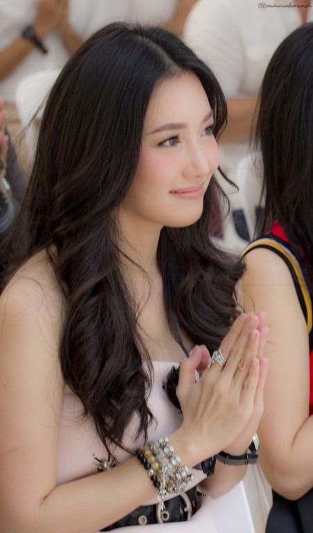 นุ่น วรนุช เพื่อนรักเพื่อนริษยา