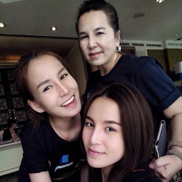 สวยทั้งคู่พี่น้องฝาแฝด แพรวฟ้า-แพรวดาว