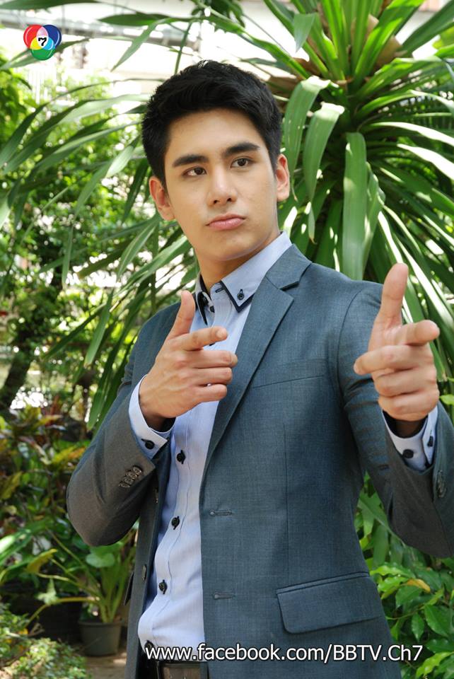 นิว วงศกร ควง เชียร์ ฑิฆัมพร นำทีมบวงสรวงละครคอมเมดี้เเห่งปี "ปลาหลงฟ้า"