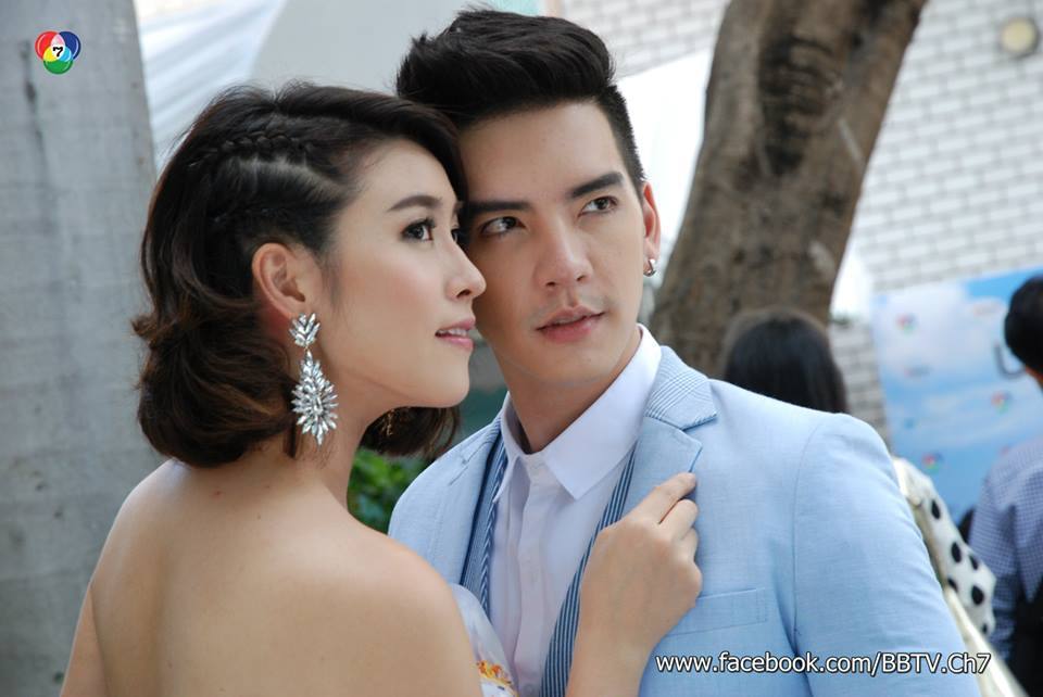 นิว วงศกร ควง เชียร์ ฑิฆัมพร นำทีมบวงสรวงละครคอมเมดี้เเห่งปี "ปลาหลงฟ้า"