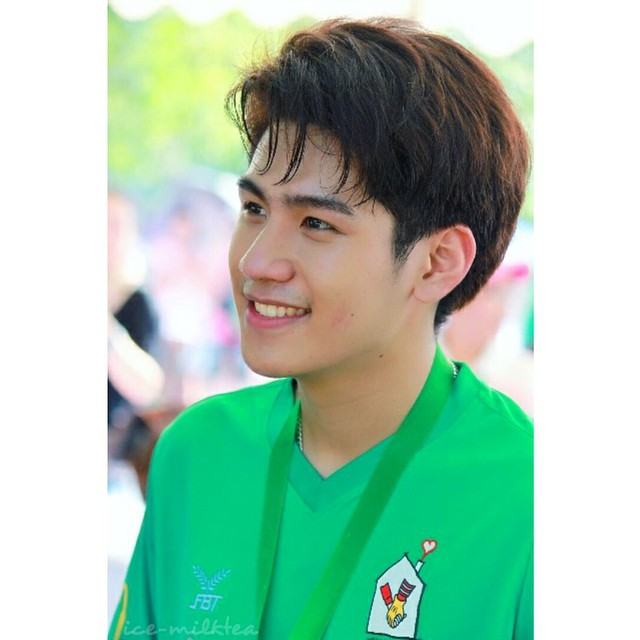 บ่ฮุ้ว่าเขาเป็นใผแต่ I LOVE YOU แล้ว