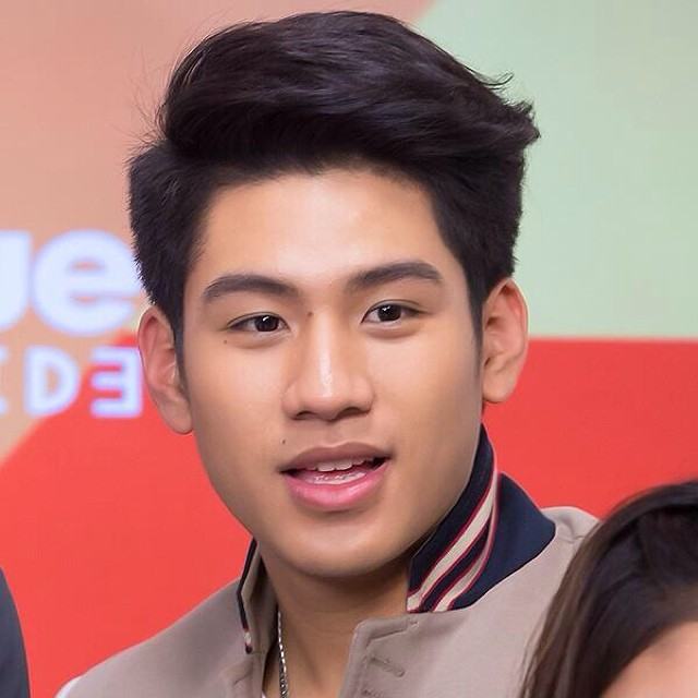 บ่ฮุ้ว่าเขาเป็นใผแต่ I LOVE YOU แล้ว